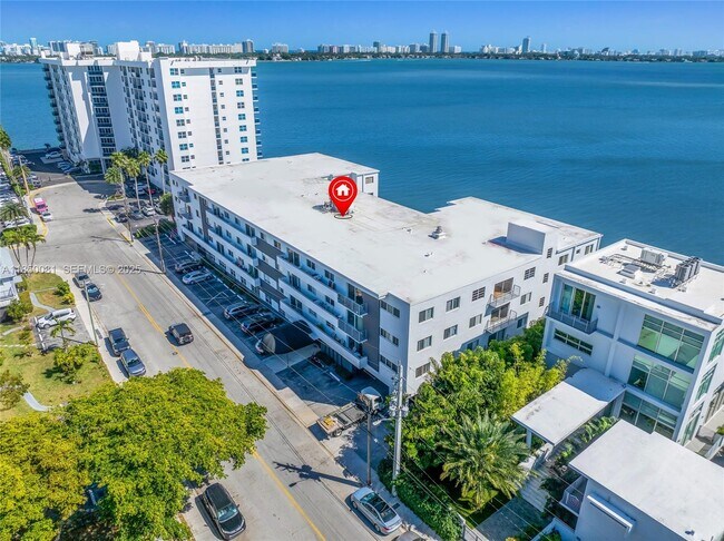 Building Photo - 1880 S Treasure Dr