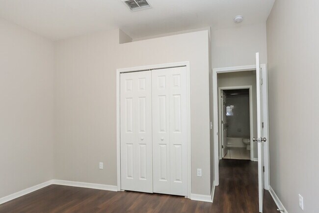 Building Photo - 712 Parsons Pointe St