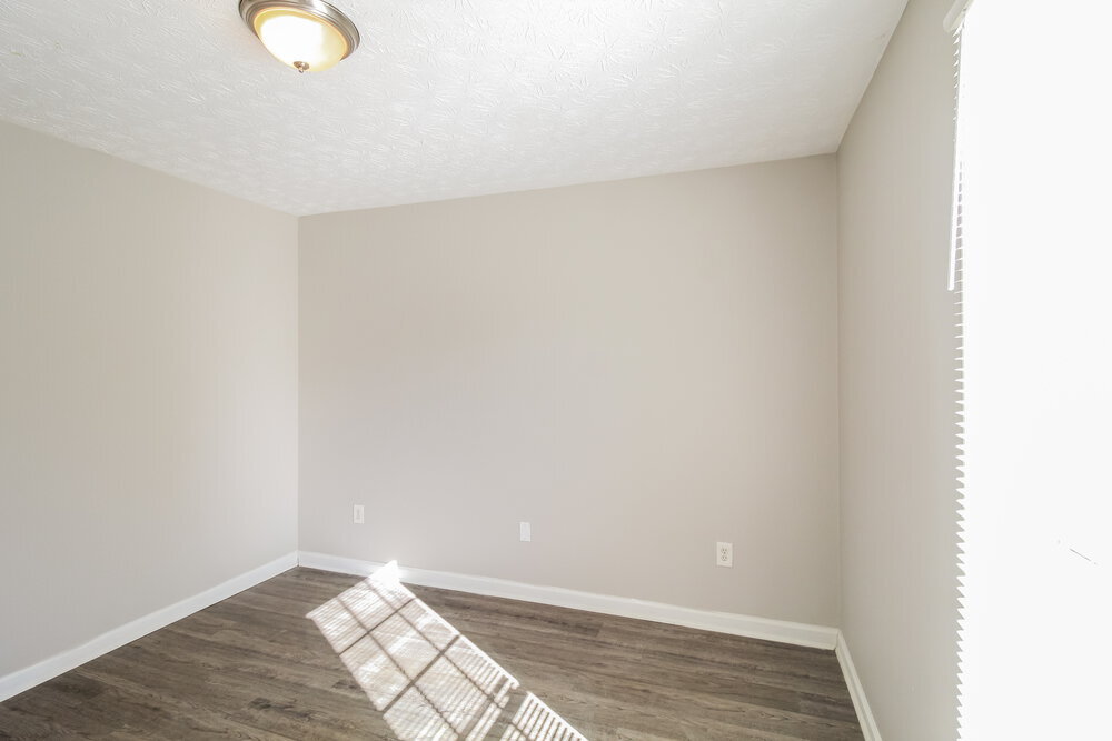 Building Photo - 300 Oak Hill Dr