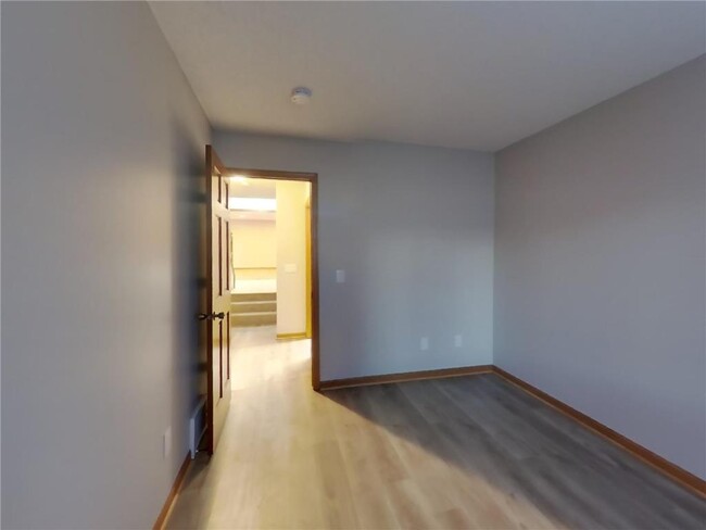 Building Photo - 956 Meadow Ave