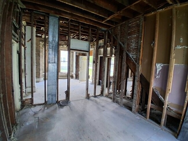 Building Photo - 317 SW 3rd St
