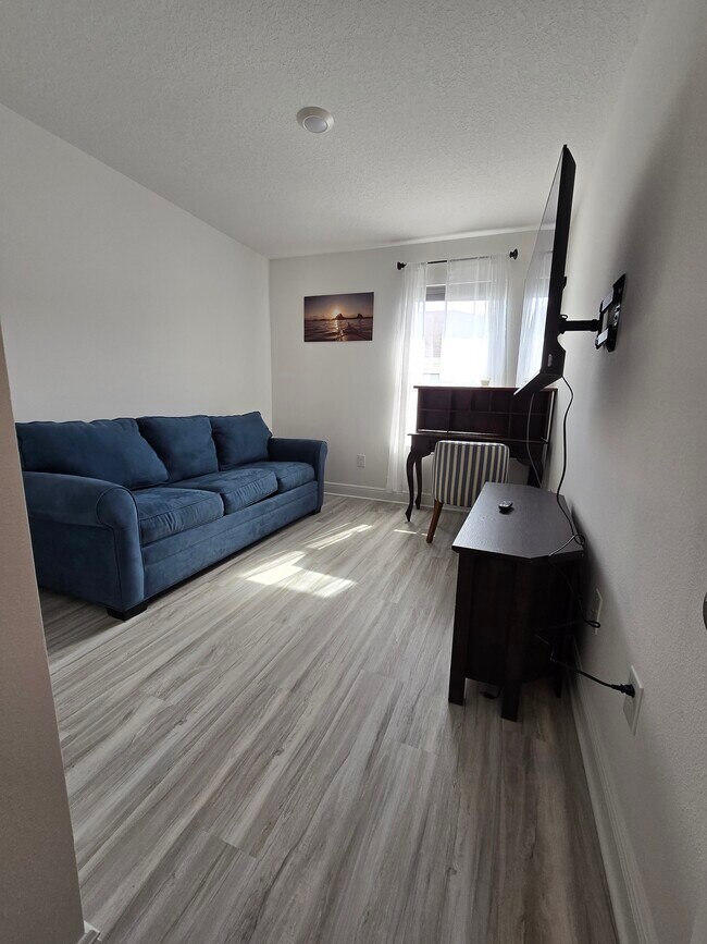 Building Photo - 52 Phoenix St