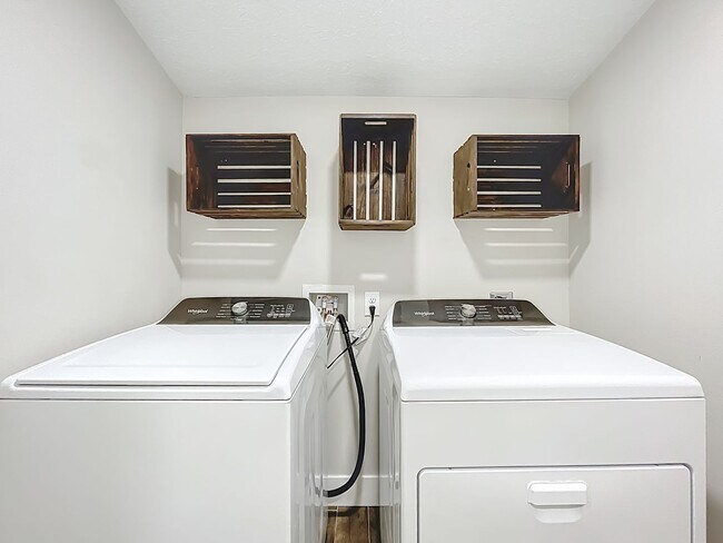 Building Photo - 389 S Central Ave