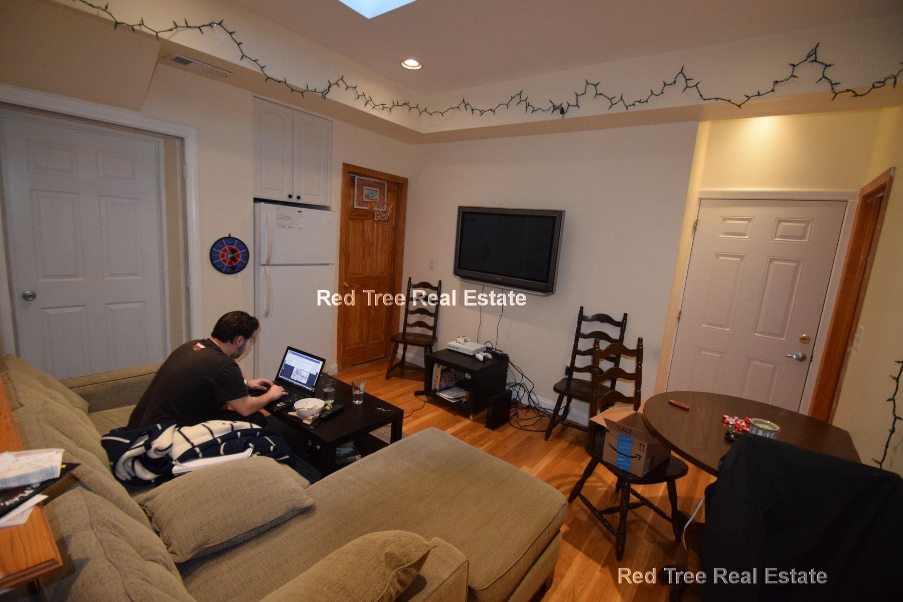 Building Photo - 1801 Beacon St