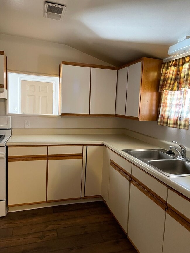 Building Photo - 1215 Sherman Ave