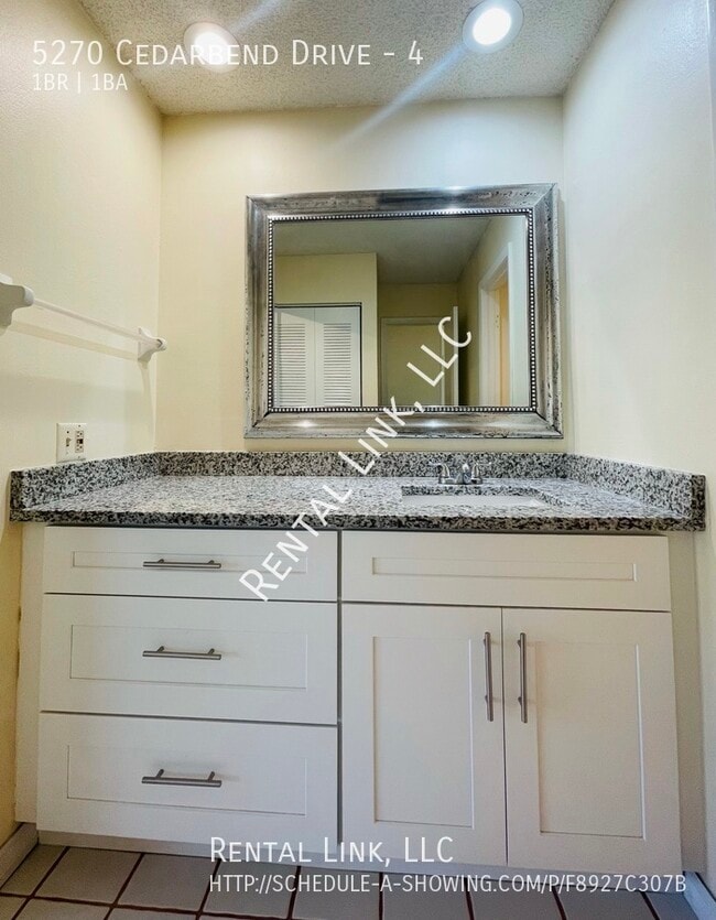 Building Photo - 5270 Cedarbend Dr