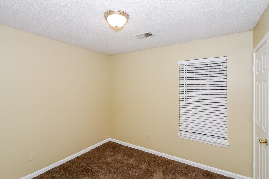 Building Photo - 2184 Stone Stream Dr