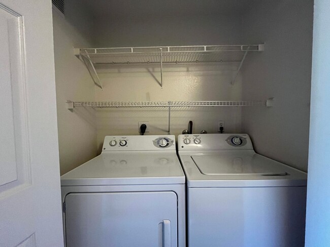 Building Photo - Perfectly located 1 bedroom condo availabl...