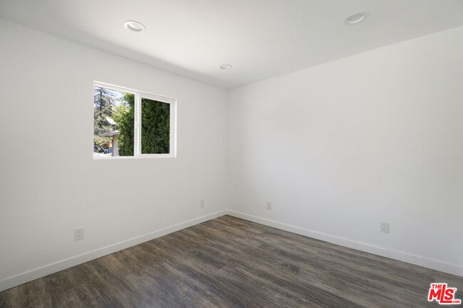 Building Photo - 1213 El Paso Dr
