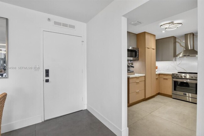 Building Photo - 2780 NE 183rd St