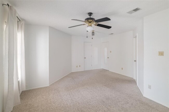 Building Photo - 4500 Sarasota Dr