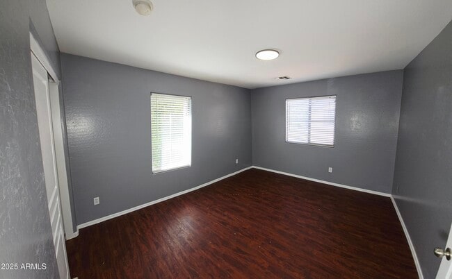Building Photo - 587 S Buena Vista Ct
