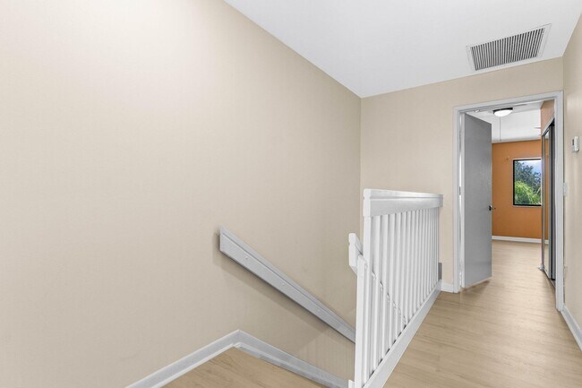 Building Photo - 210 Captains Walk