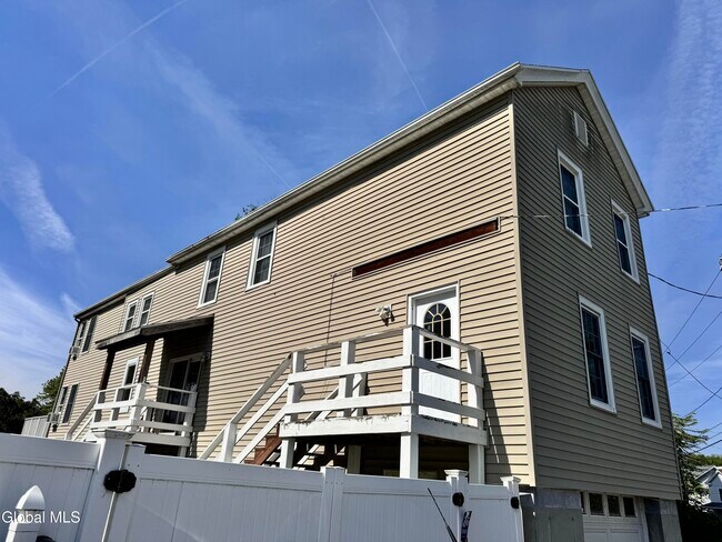 Building Photo - 25 Mohawk Ave