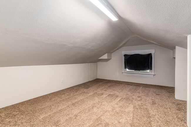 Building Photo - Charming 5-Bedroom South Hill Home Near Manito Park Coming Soon!