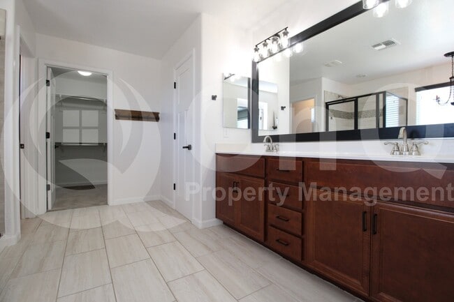 Building Photo - 24758 W Huntington Dr