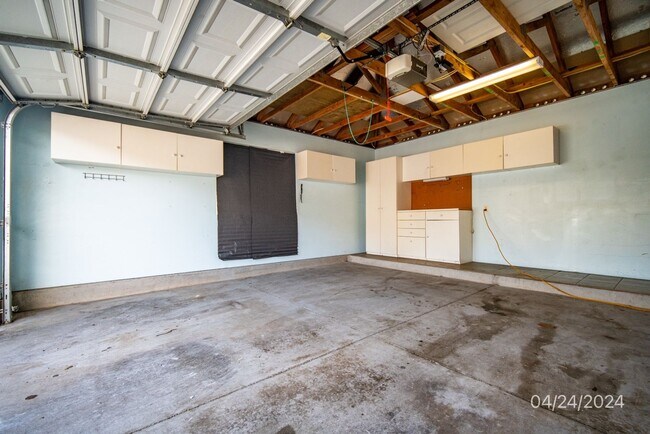 Building Photo - 3 BD/2 BA Home with Enclosed Garage in Ewa Beach (Pets ok)