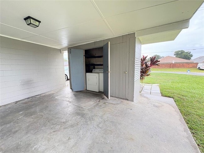 Building Photo - 3824 Winona Dr