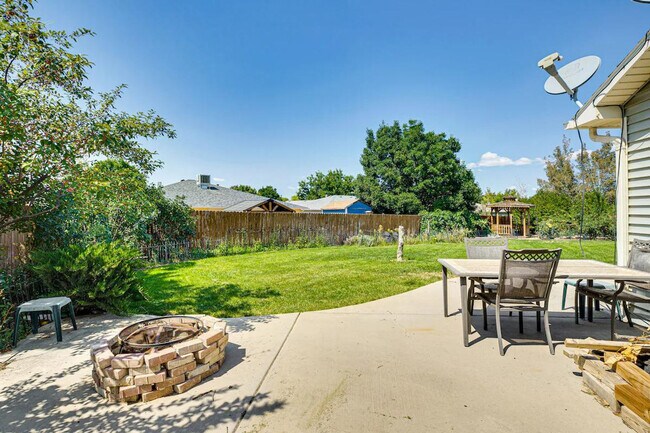 Building Photo - 367 N Lake Ct