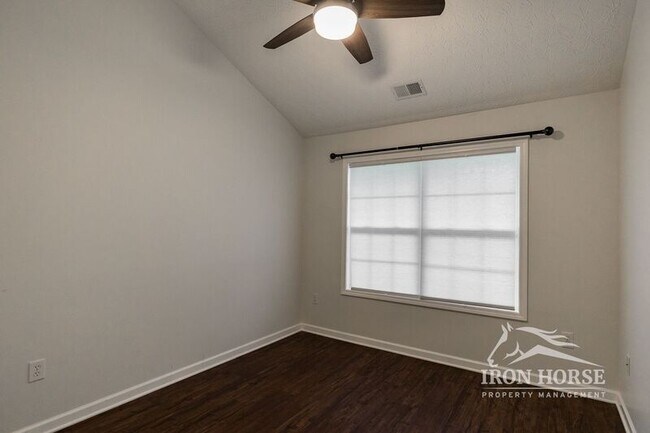 Building Photo - 112 Mint Pl