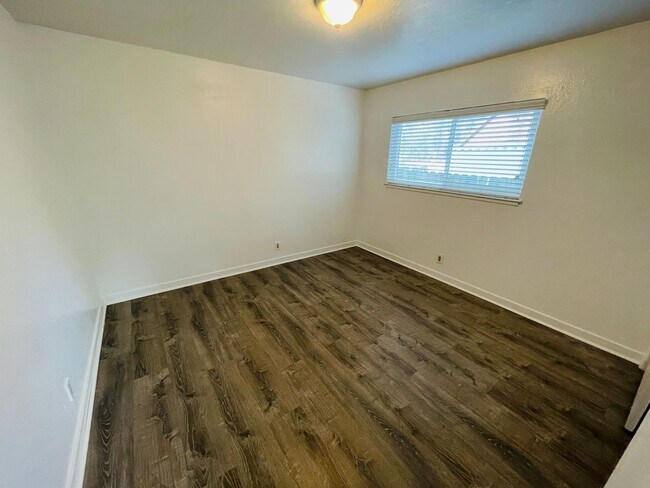 Building Photo - 2301 James Ave