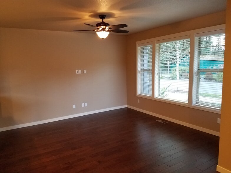 Building Photo - 3532 Hepburn St NE