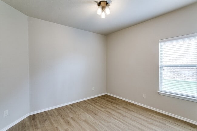 Building Photo - 4621 Lazy Oaks St