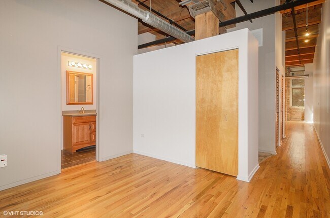 Building Photo - 1500 W Monroe St