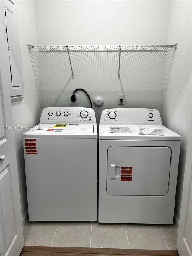 Building Photo - 2451 SE 28th St