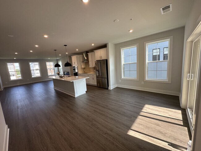 Building Photo - For Rent: Luxurious Short Pump Condo at Gateway Square - $3,200/Month.