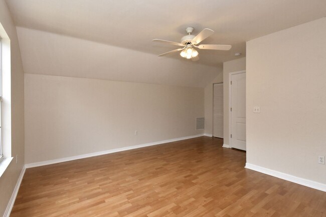 Building Photo - Spacious 4BR/3BA Home in Stillwind – Prime SW Gainesville Location