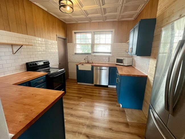 Building Photo - 1140 Sunset Hill Rd