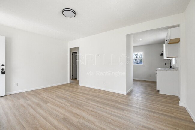 Building Photo - 320 N 36th St
