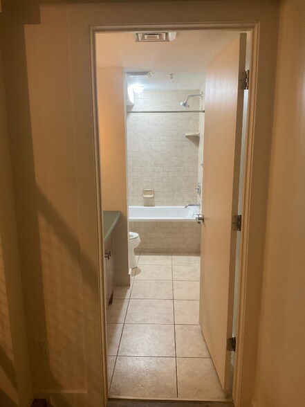 Building Photo - 342 W 200 S