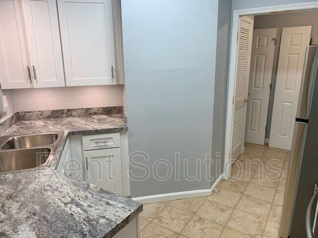 Building Photo - 5110 Bay Club Cir