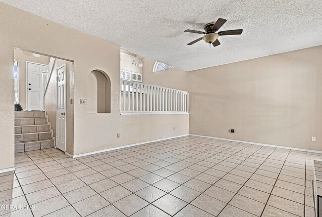 Building Photo - 4645 Loma De Plata Dr