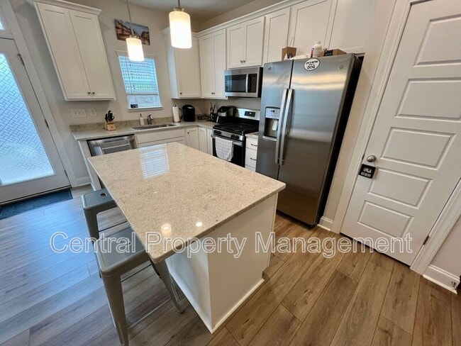 Building Photo - 16 Camden Wds Trl