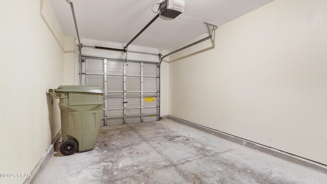 Building Photo - 3165 Meadow St