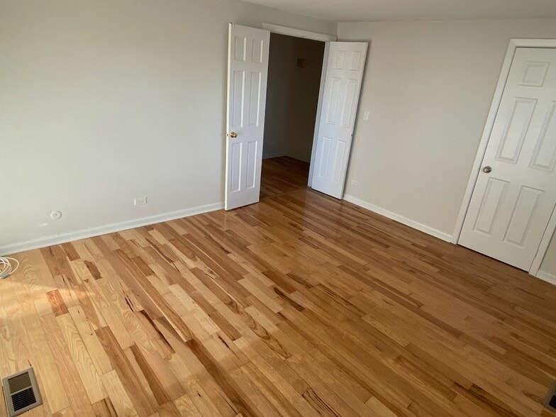 Building Photo - 1838 Jamestown Cir