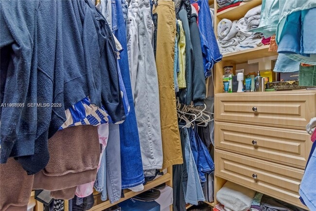 Building Photo - 860 Curtiss Dr