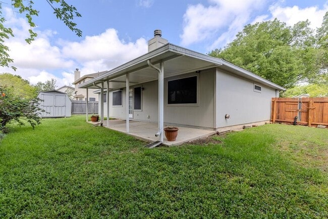 Building Photo - 106 Wisteria Dr