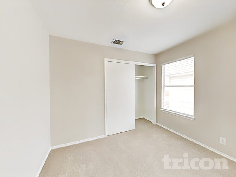 Building Photo - 15819 Hastings Park