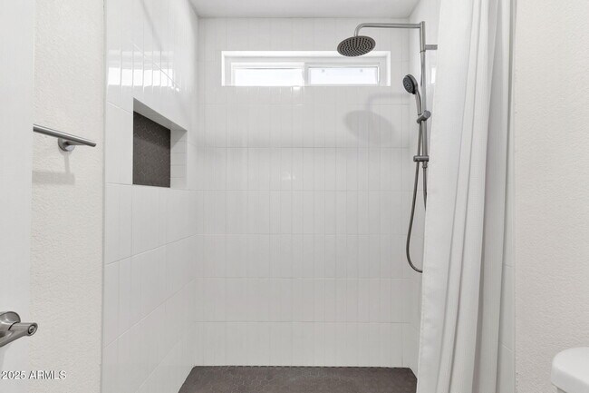 Building Photo - 6855 E Kings Ave