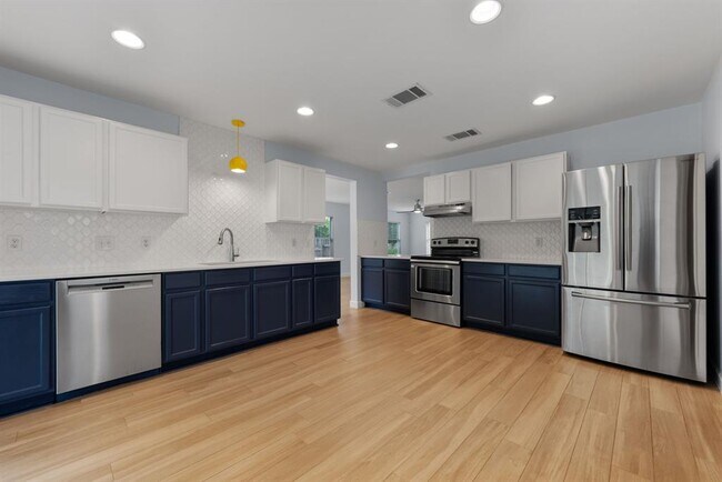 Building Photo - 7327 Pusch Ridge Loop