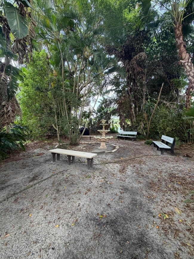 Building Photo - 608 Northshore Dr