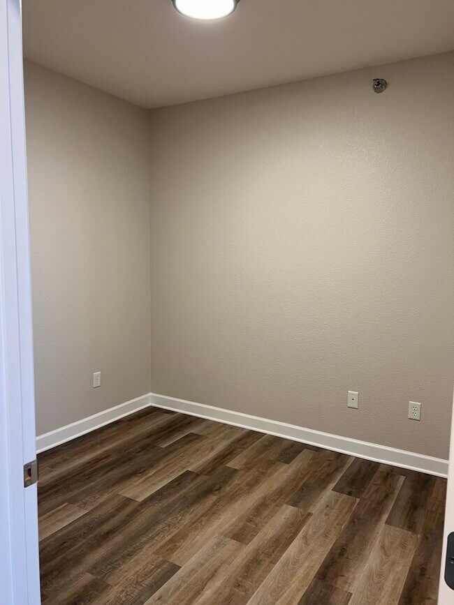 Building Photo - 1155 Ford Rd