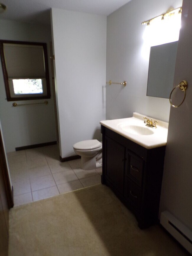 Building Photo - Unique 2 Bed 2.5 Bath Country Home!