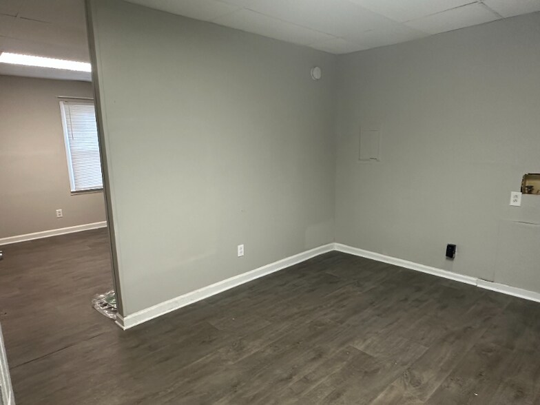 Building Photo - 219 W Flower St