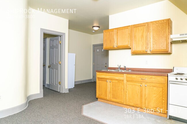 Building Photo - 303 E 3rd St