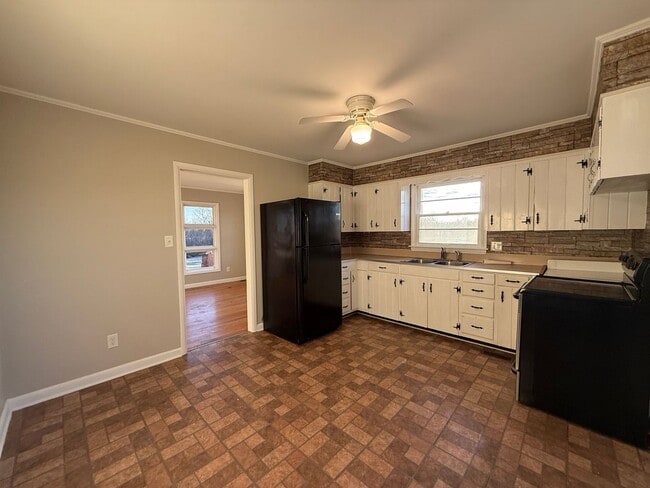 Building Photo - 3 Bedroom 1 Bathroom Home located in Greeneville, TN